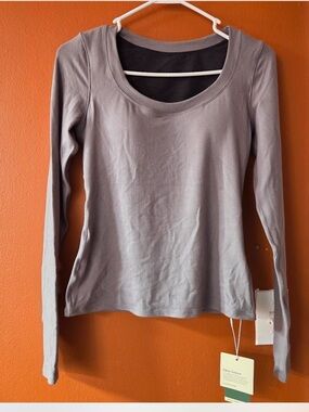 HALARA womens Long-Sleeve Scoop Neck Top  Gray built in bra new! Minimalist